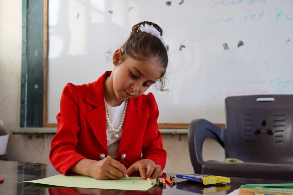 Sahar uit Syrië op school