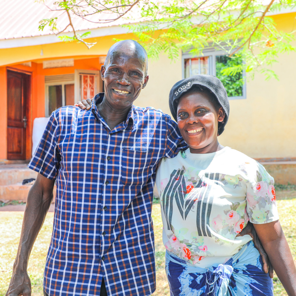 Isajah en Binge Betty Oeganda